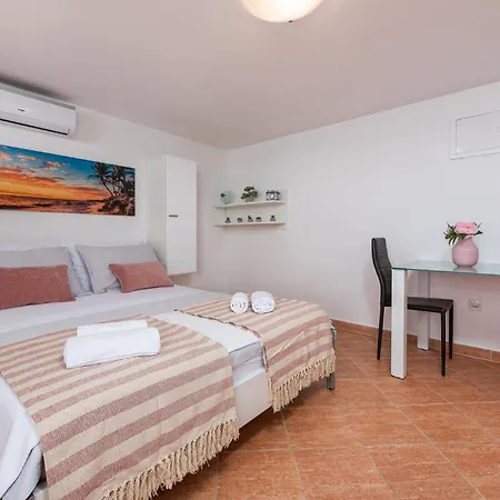 Amazing In With House Sea View Apartment