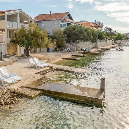 Cozy In Apartman Bibinje